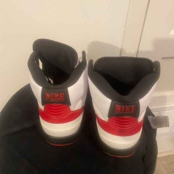 Air Jordan 2 Retro Chicago fits ladies size 9.5 - Picture 4 of 8